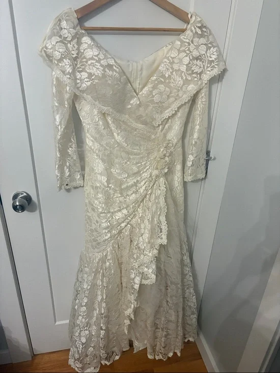 Vintage Cream Lace Long-Sleeve V-Neck Gown - Picture 9 of 11